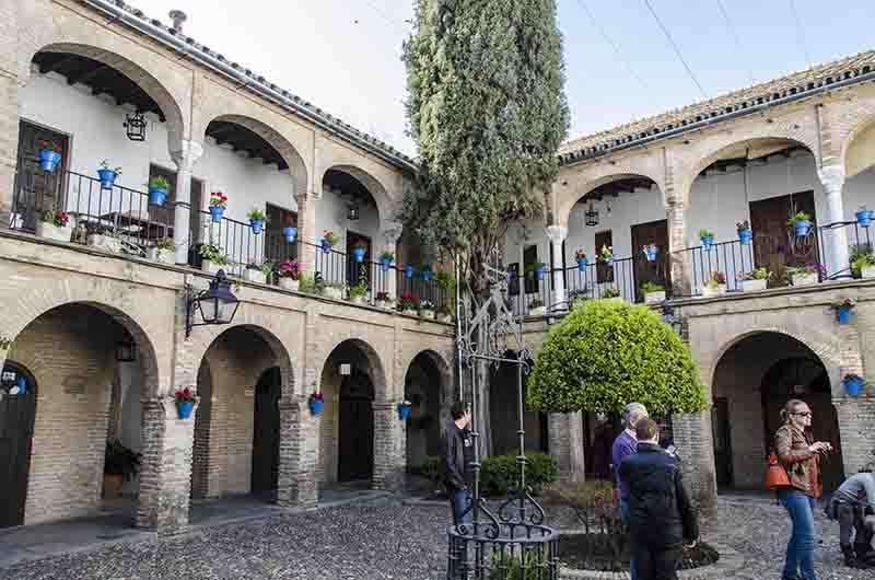 Córdoba 146 - la Juderia - zoco municipal - patio.jpg